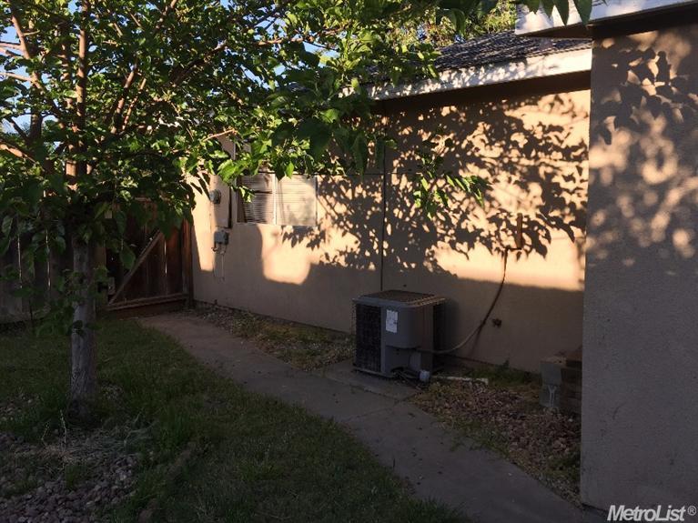 905 Cadillac Dr, Modesto, CA 95351 photo 5