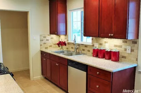 6536 Miles Ln, Carmichael, CA 95608 photo 6