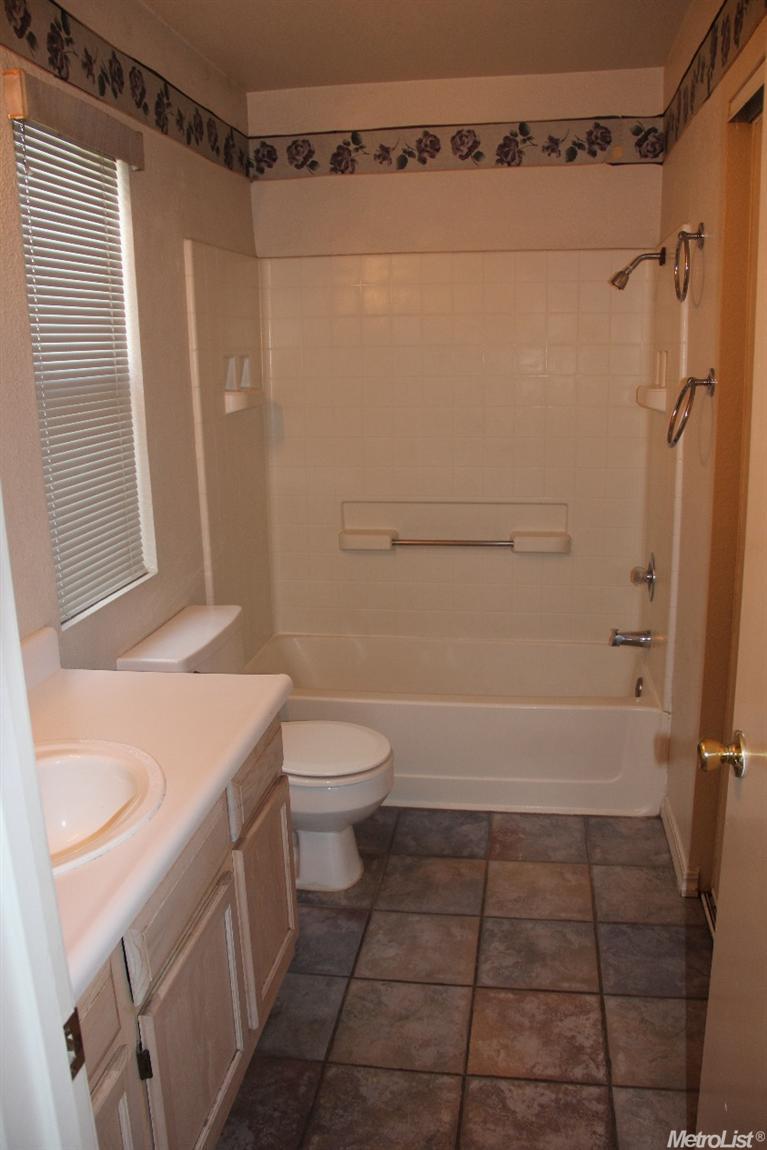 3532 Hallsboro Ct, Modesto, CA 95357 photo 9