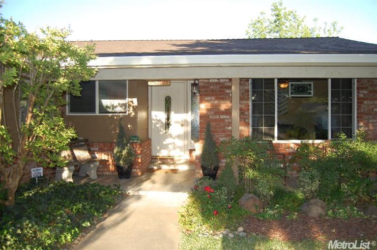 300 Rutledge Dr, Lodi, CA 95242 photo 2