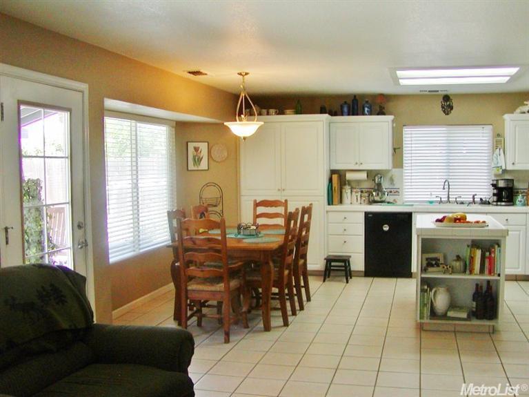 873 Rolling Oak Ct, Modesto, CA 95351 photo 8