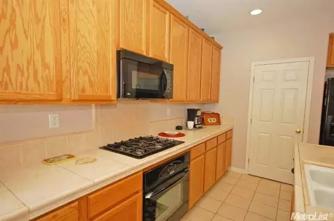 232 Romanov Ct, Patterson, CA 95363 photo 4