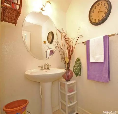 232 Romanov Ct, Patterson, CA 95363 photo 9