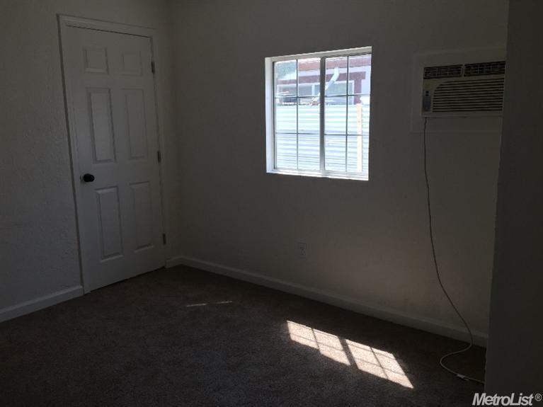 158 S T St, Merced, CA 95341 photo 2