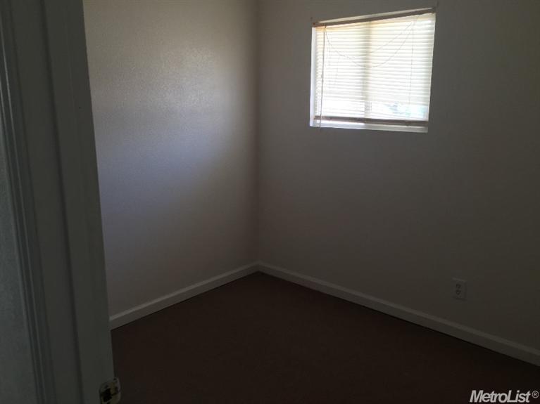 158 S T St, Merced, CA 95341 photo 4