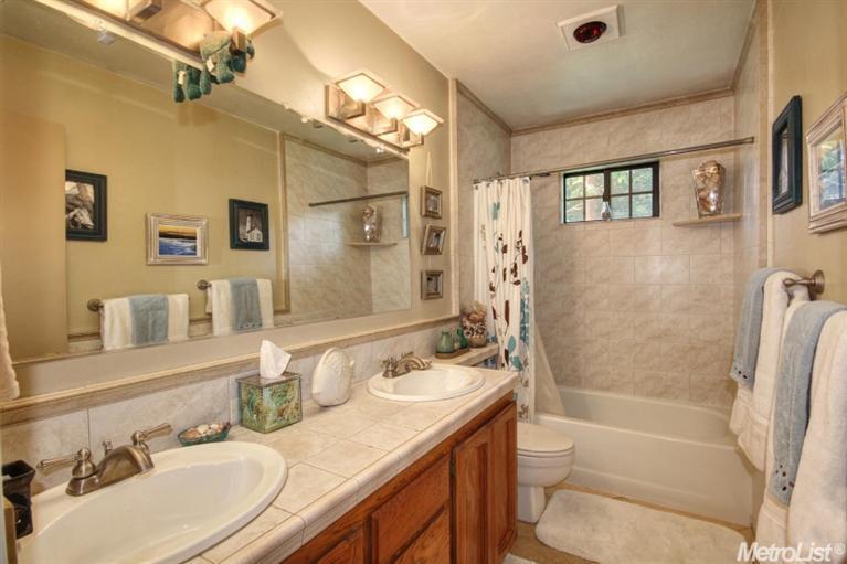 8904 Aksarben Dr, Orangevale, CA 95662 photo 12