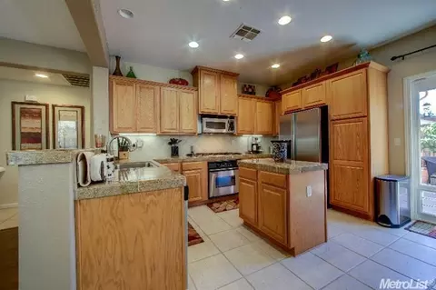 2155 Sterling Dr, Rocklin, CA 95765 photo 5