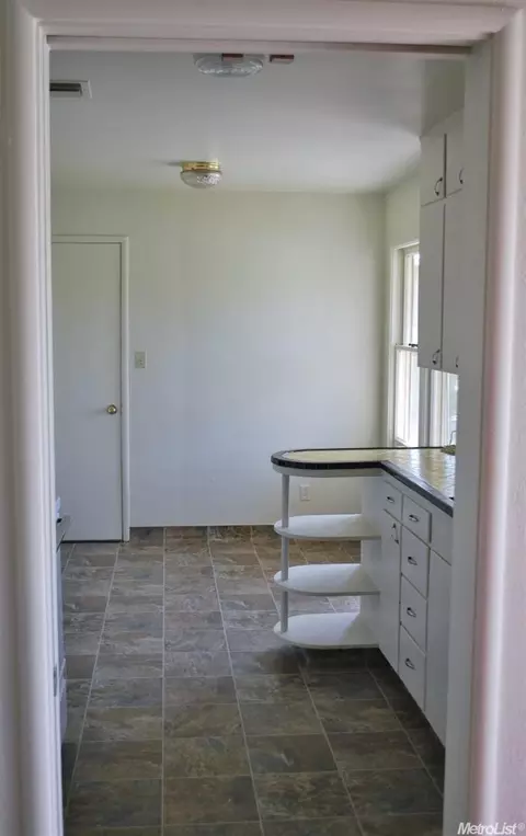 709 Windsor Dr, Lodi, CA 95240 photo 3
