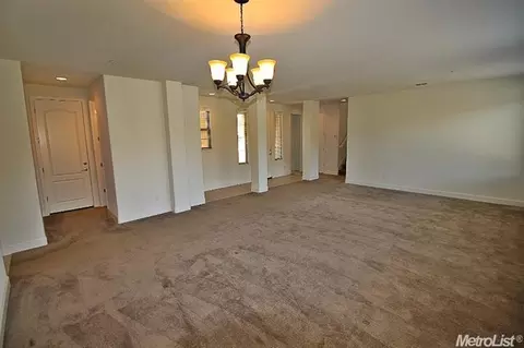 1164 Como Dr, Manteca, CA 95337 photo 2
