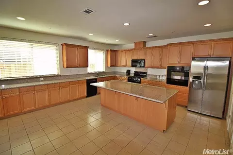 1164 Como Dr, Manteca, CA 95337 photo 5