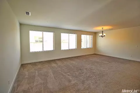 1164 Como Dr, Manteca, CA 95337 photo 3