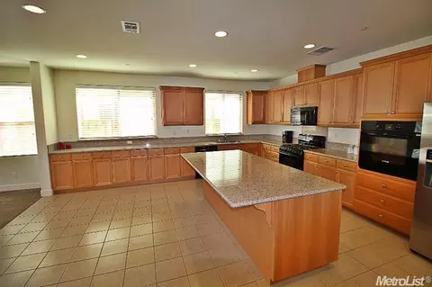 1164 Como Dr, Manteca, CA 95337 photo 4