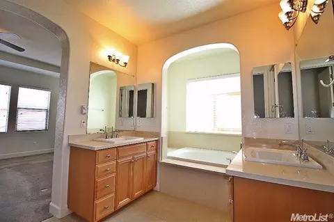 1164 Como Dr, Manteca, CA 95337 photo 11