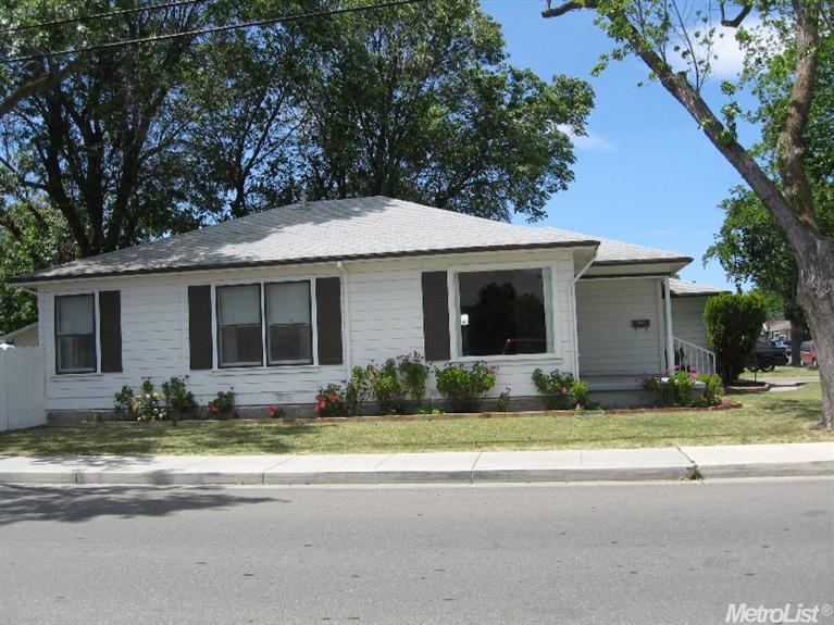 302 W 23rd St, Tracy, CA 95376 photo 2