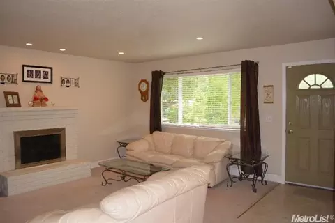 4627 Tuttle Dr, Rocklin, CA 95677 photo 2