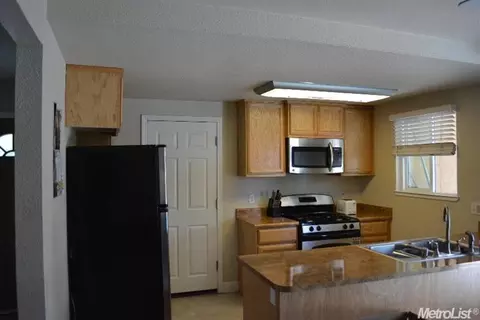 4627 Tuttle Dr, Rocklin, CA 95677 photo 3