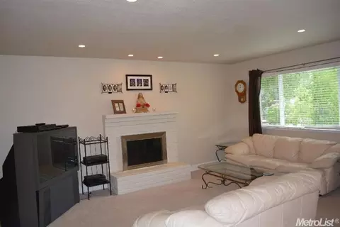 4627 Tuttle Dr, Rocklin, CA 95677 photo 4