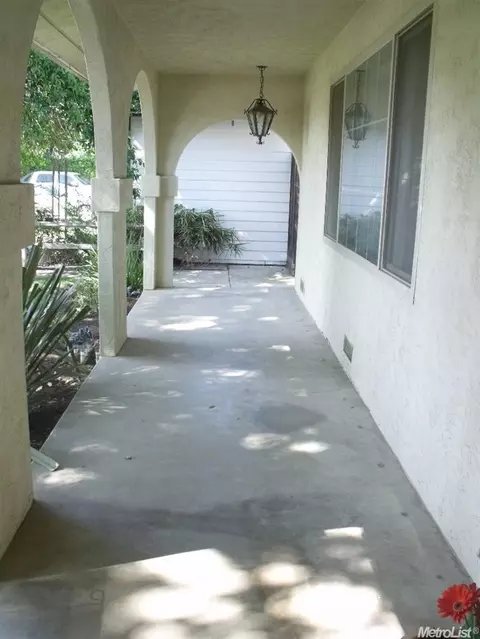 206 Sycamore Ave, Gustine, CA 95322 photo 3