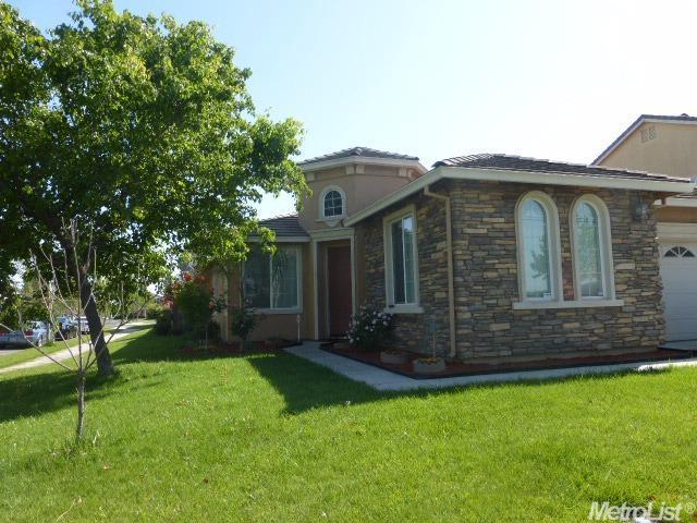 1902 Caprice Dr, Turlock, CA 95382 photo 2