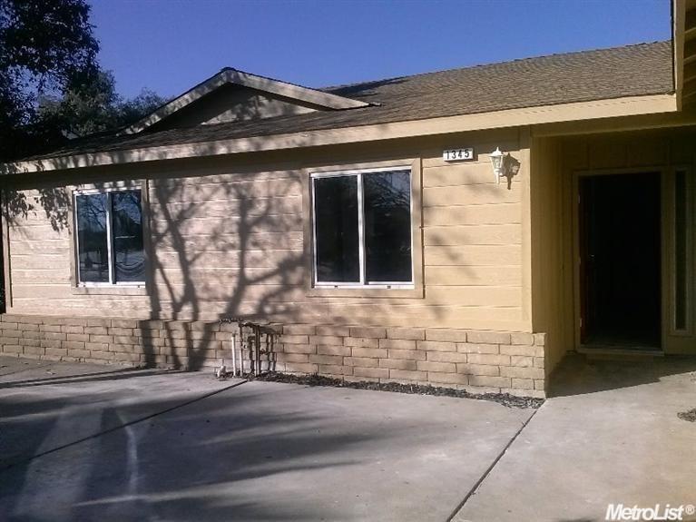 1345 Georgetown Ave, Turlock, CA 95382 photo 2