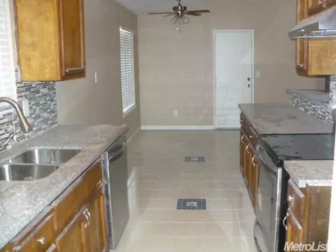 1025 Noarco Dr, Modesto, CA 95356 photo 3