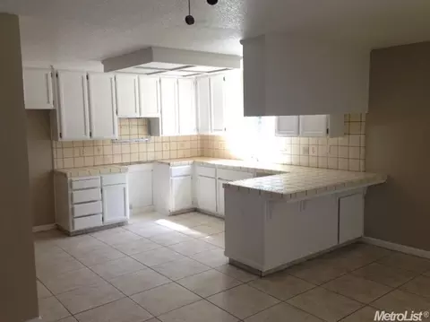 1304 Amanda Dr, Ceres, CA 95307 photo 4