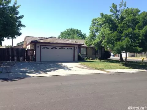 1304 Amanda Dr, Ceres, CA 95307 photo 2