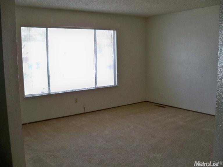 1808 Langton Ln, Modesto, CA 95350 photo 3