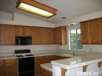 2127 Jayhawk Dr, Lodi, CA 95240 photo 4