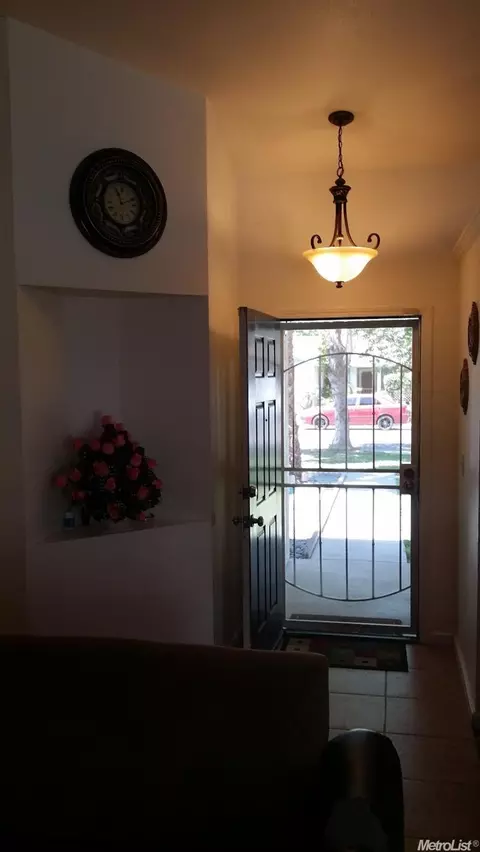 2108 Liselle Ln, Modesto, CA 95358 photo 2