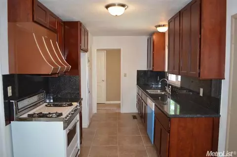 310 E Longview, Stockton, CA 95207 photo 3