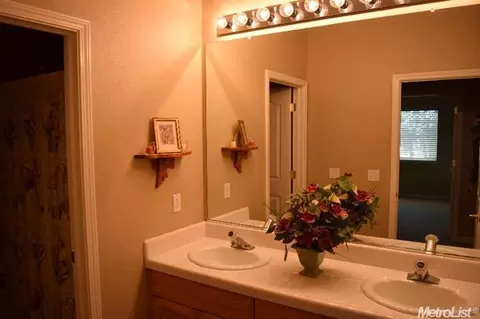 1355 Yorkshire Loop, Tracy, CA 95376 photo 8