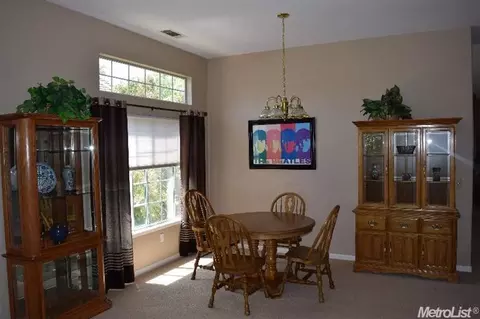 1355 Yorkshire Loop, Tracy, CA 95376 photo 3