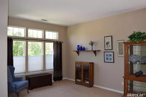 1355 Yorkshire Loop, Tracy, CA 95376 photo 2