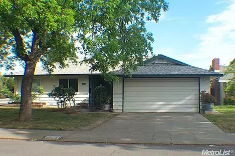 101 E Yorkshire, Stockton, CA 95207 photo 1
