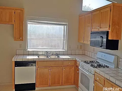 3912 Gable Way, Ceres, CA 95307 photo 2
