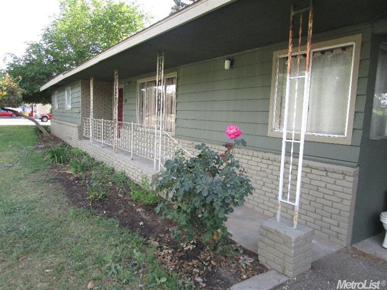 397 Gage St, Planada, CA 95365 photo 1