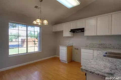 2100 Rutherford St, Modesto, CA 95358 photo 4