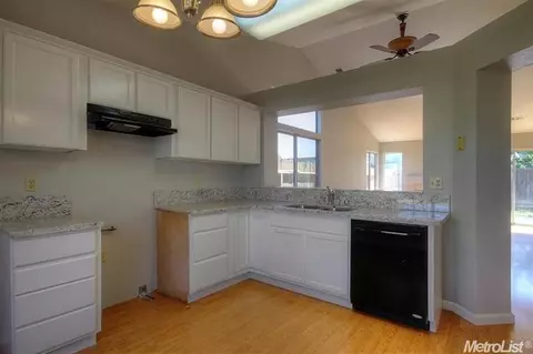 2100 Rutherford St, Modesto, CA 95358 photo 5