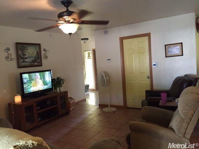 136 Whitethorn Dr, Modesto, CA 95354 photo 4