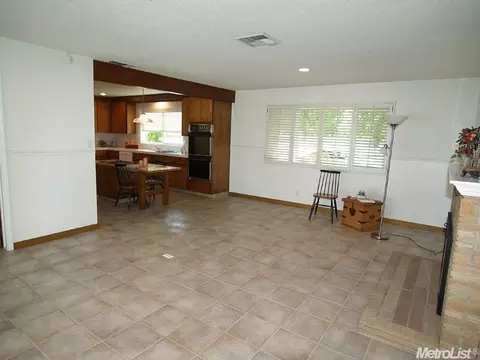 1683 E Canal Dr, Turlock, CA 95380 photo 9