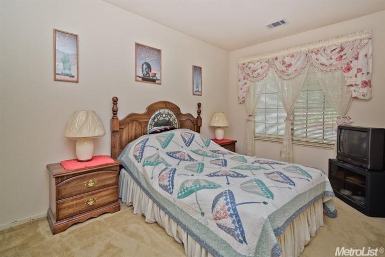 369 Gardner Pl, Lathrop, CA 95330 photo 11