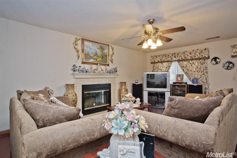 369 Gardner Pl, Lathrop, CA 95330 photo 8