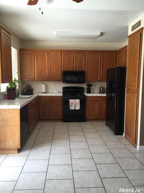 1377 Peppertree Way, Tracy, CA 95376 photo 4