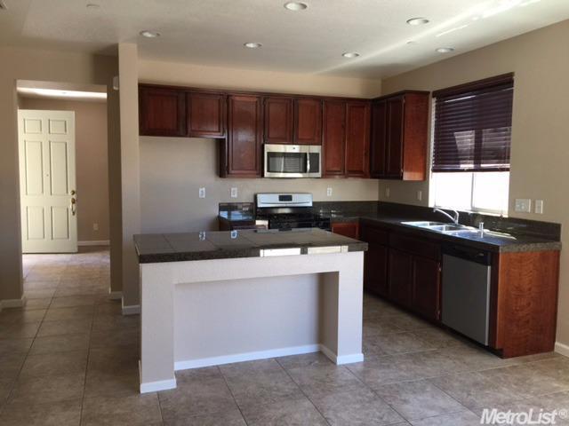 950 Courtyards Loop, Lincoln, CA 95648 photo 2