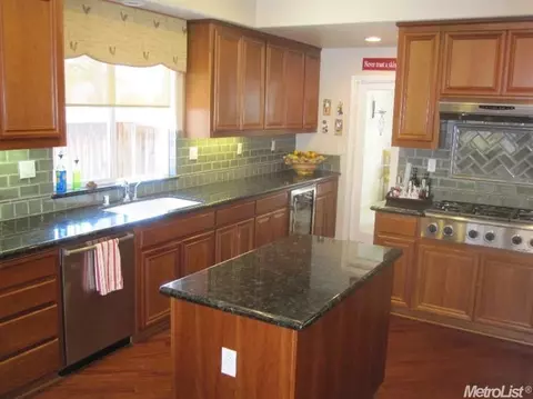 1581 Baigorry St, Tracy, CA 95304 photo 2