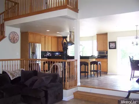 8677 Berry Rd, Wilton, CA 95693 photo 5