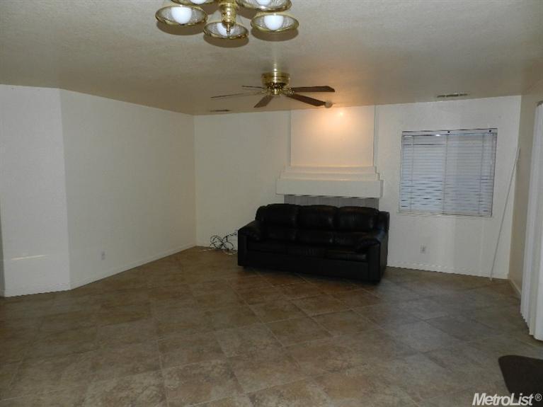 3921 Shawnee Dr, Modesto, CA 95356 photo 4