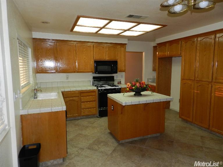 3921 Shawnee Dr, Modesto, CA 95356 photo 3
