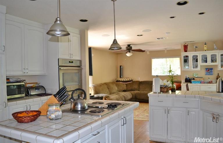 4266 Oak Knoll Dr, Carmichael, CA 95608 photo 3
